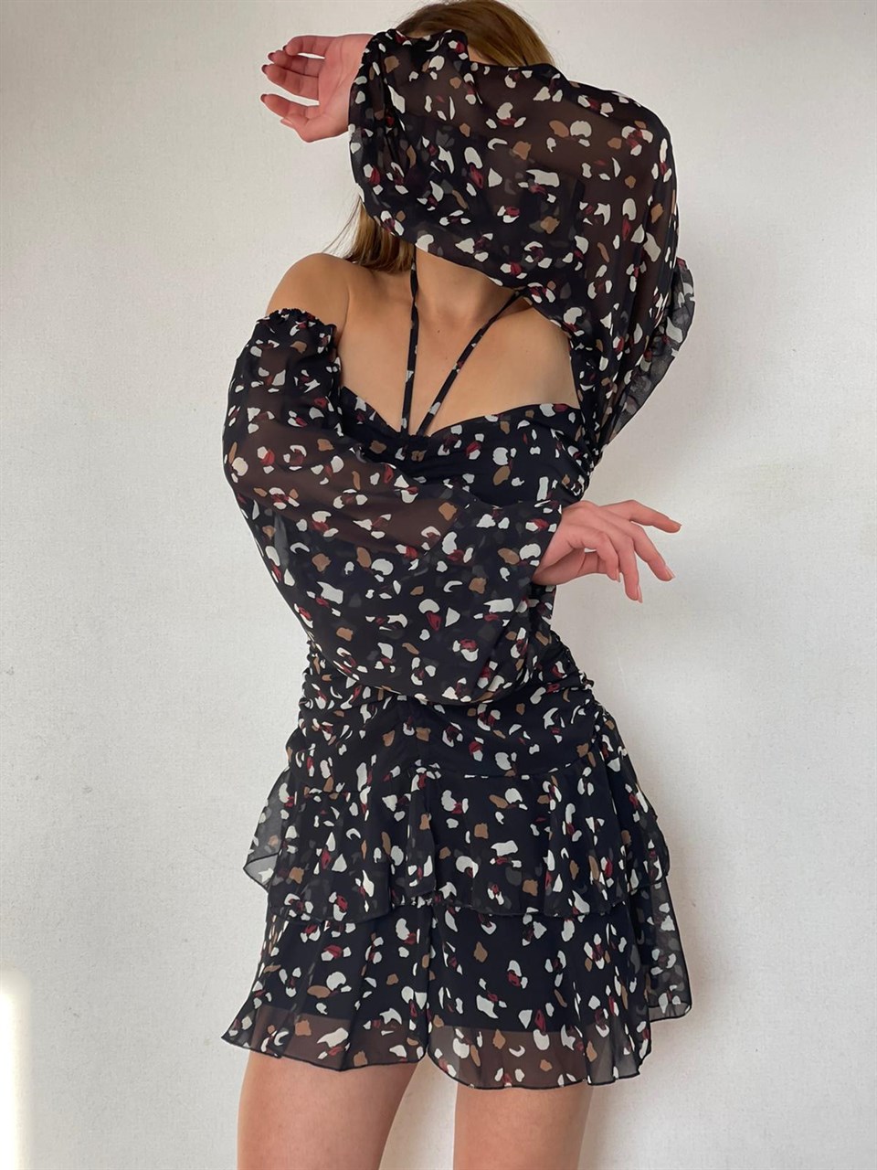 Şifon Kumaş Kalp Yaka Kat Etekli Elbise