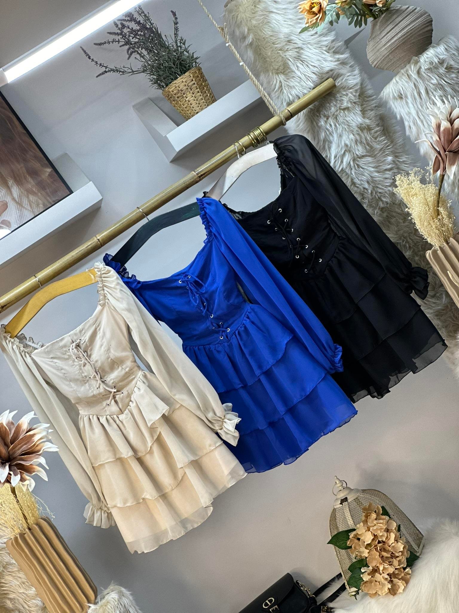 Şifon Kumaş Kat Etekli Göğüs Kuşgözü Detay Tasarım Elbise