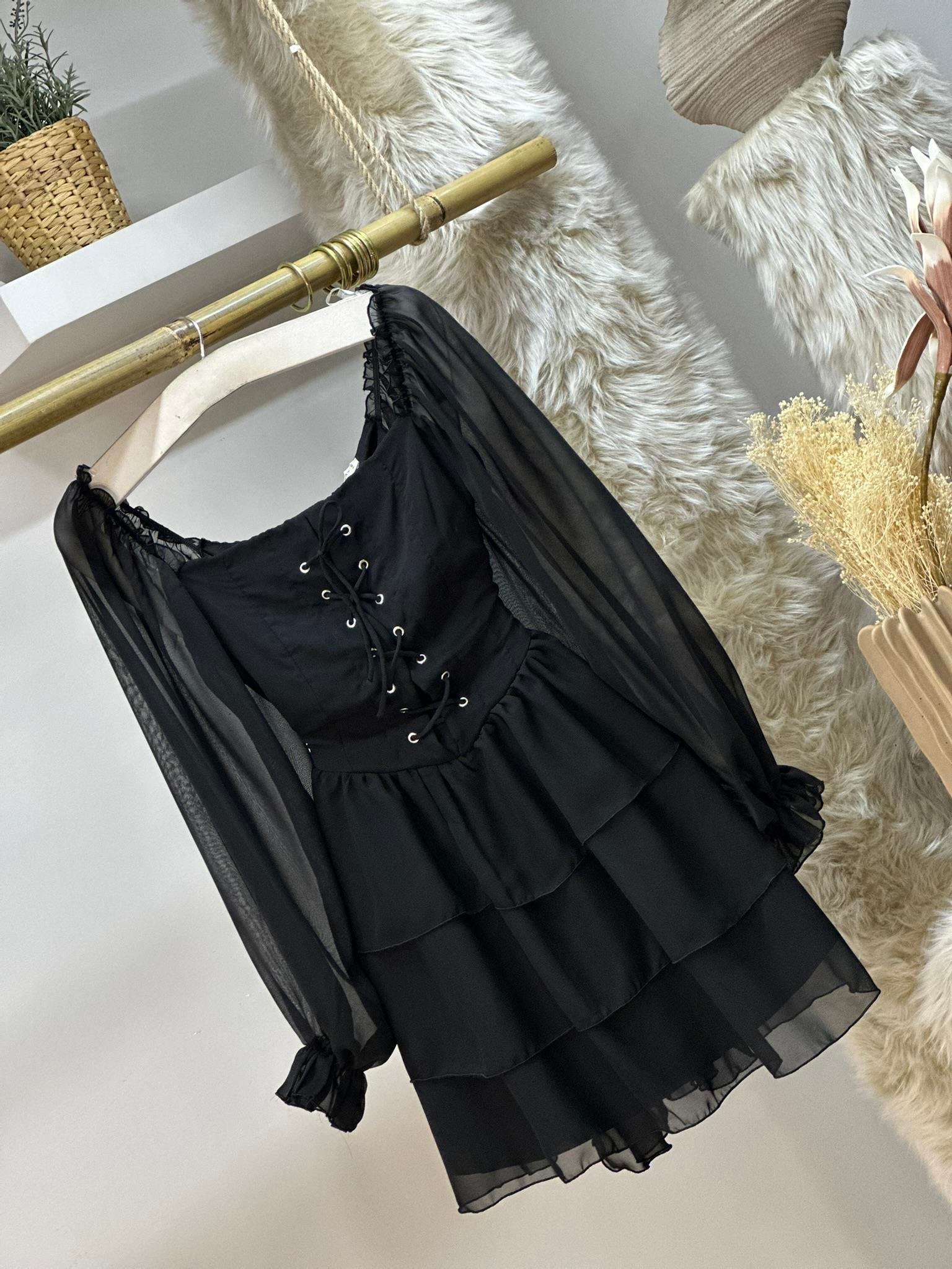 Şifon Kumaş Kat Etekli Göğüs Kuşgözü Detay Tasarım Elbise