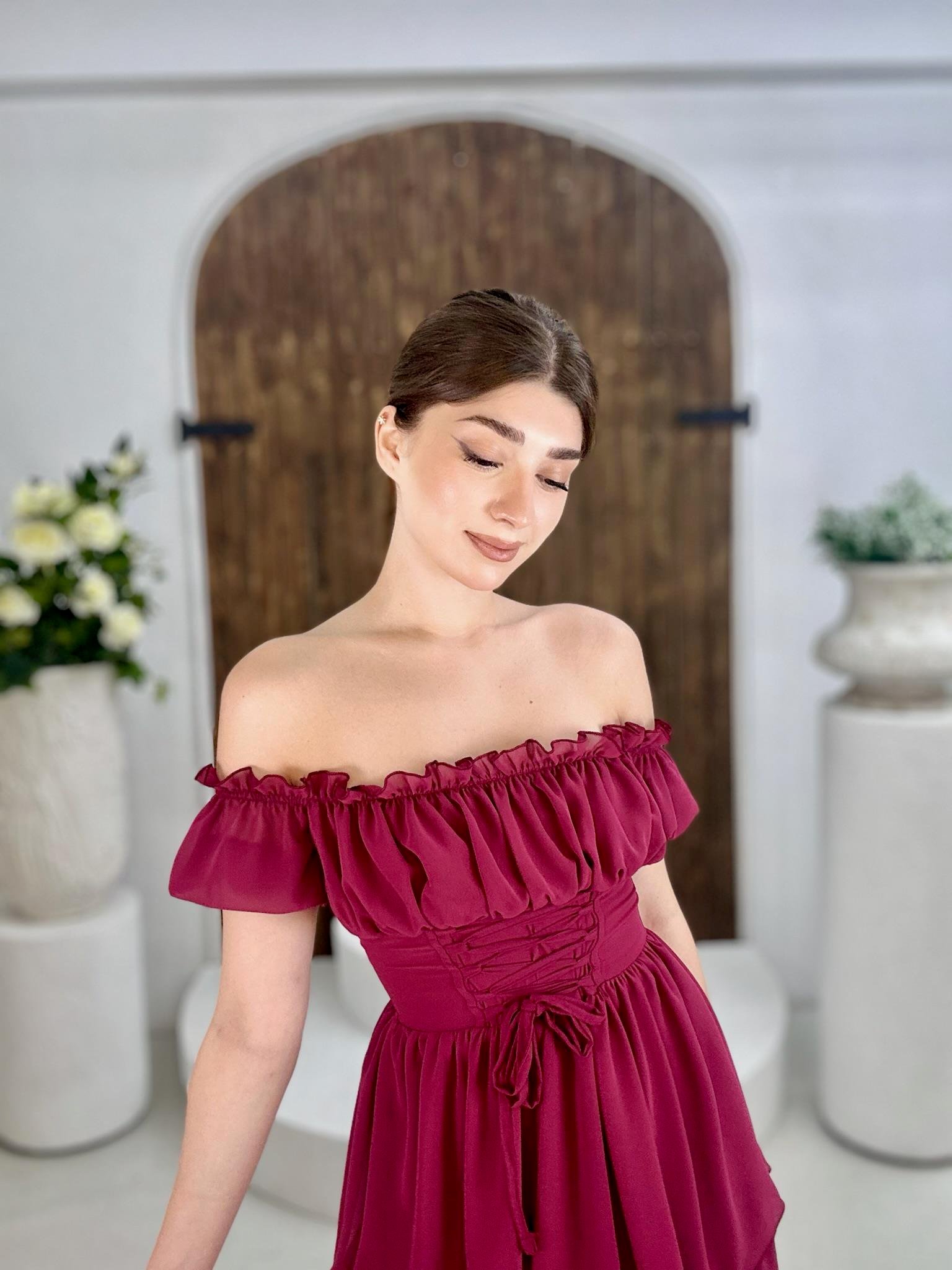 Şifon Kumaş Madonna Yaka Kat Etekli Uzun Elbise