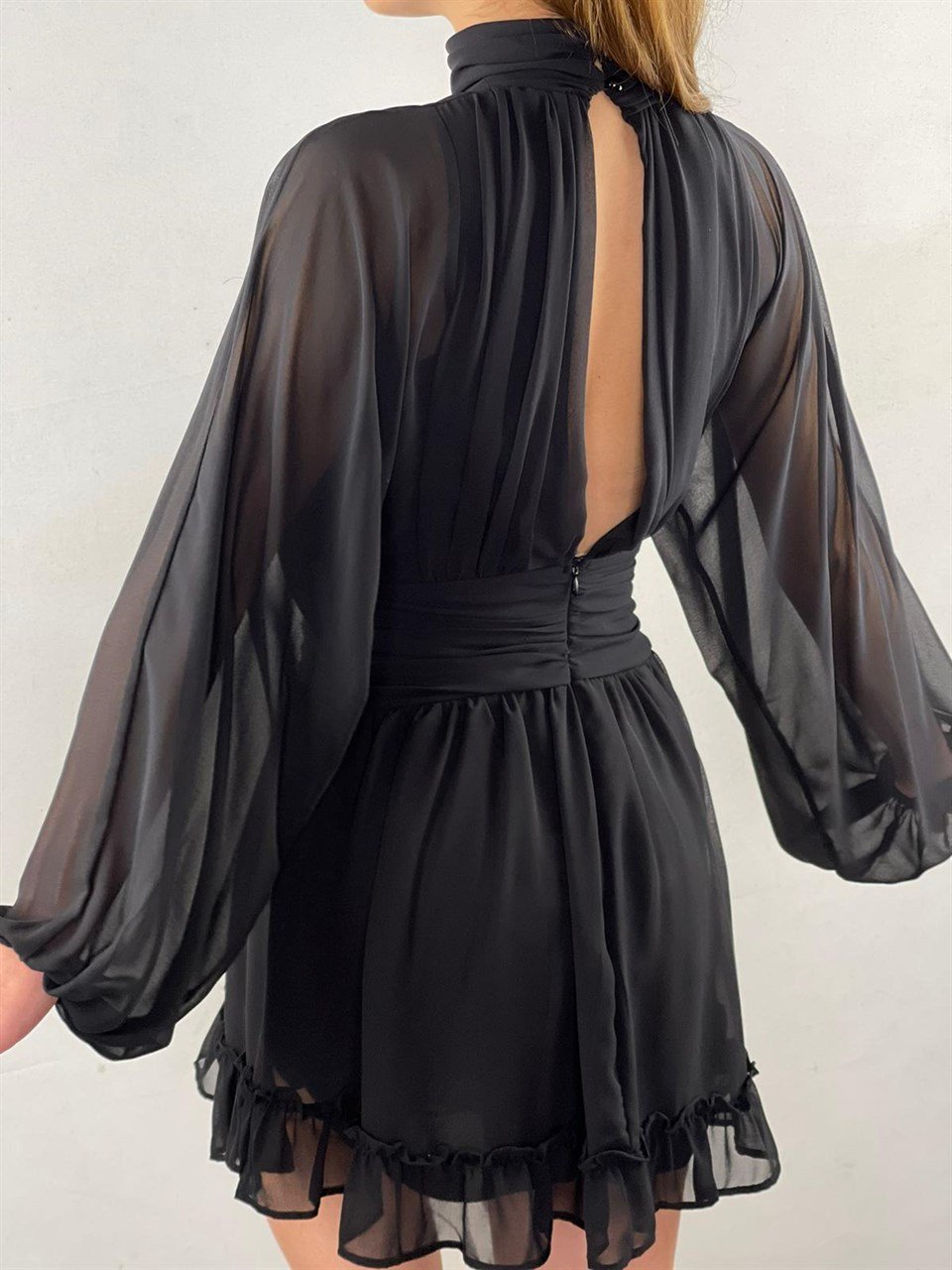 Şifon Kumaş Sırt Detay Balon Kol Siyah Elbise
