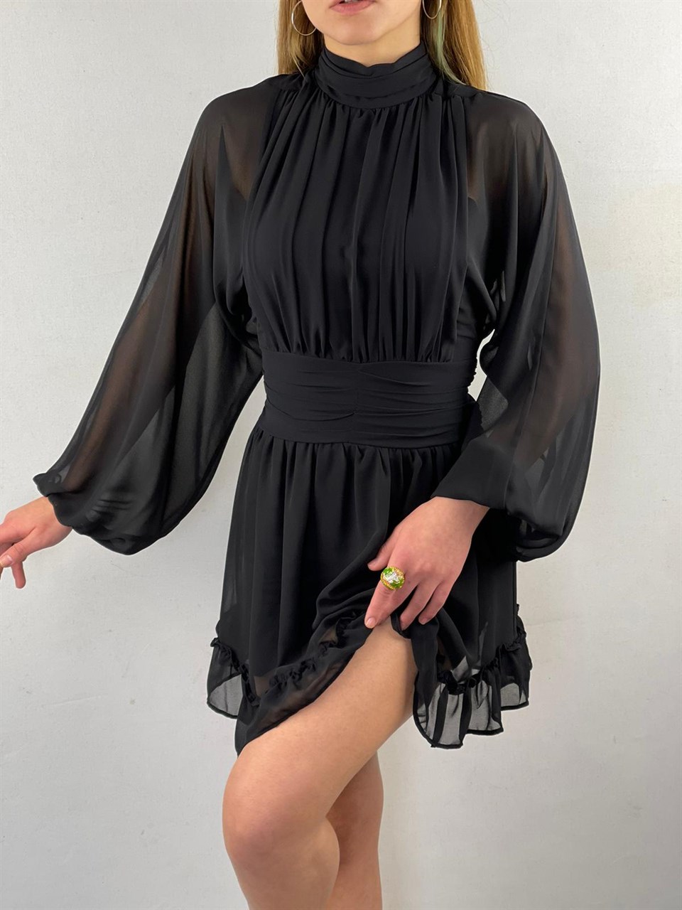 Şifon Kumaş Sırt Detay Balon Kol Siyah Elbise