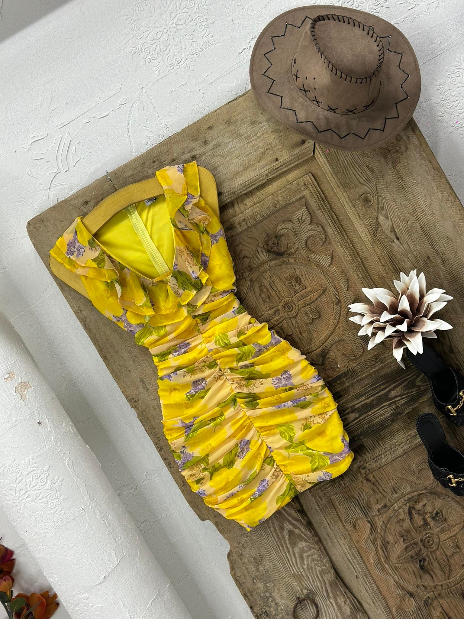 Şifon Kumaş Yaka Volanlı Drapeli Tasarım Elbise