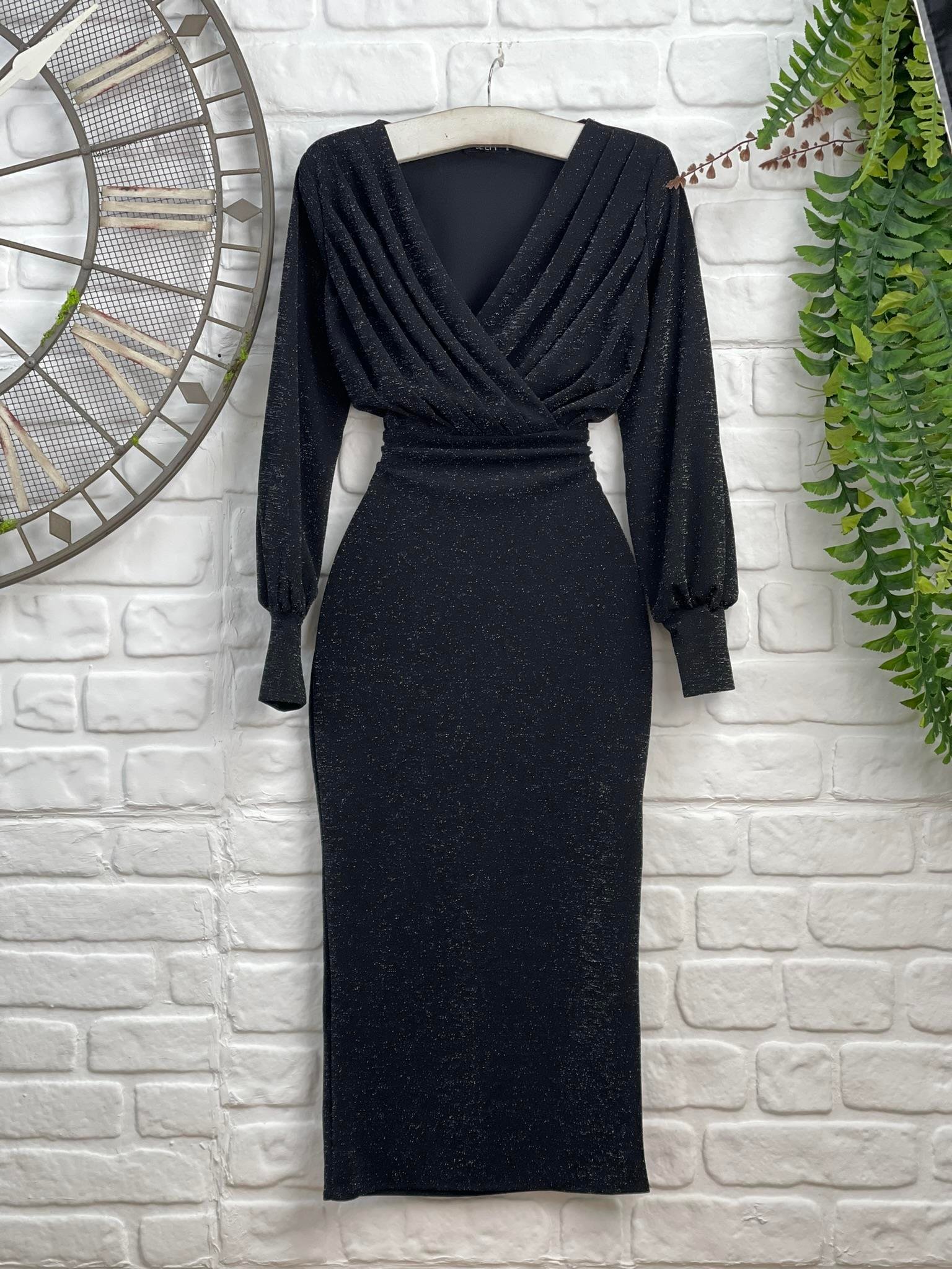 Simli Likralı Crep kumaş Kruvaze yaka Uzun Kalem Elbisemiz