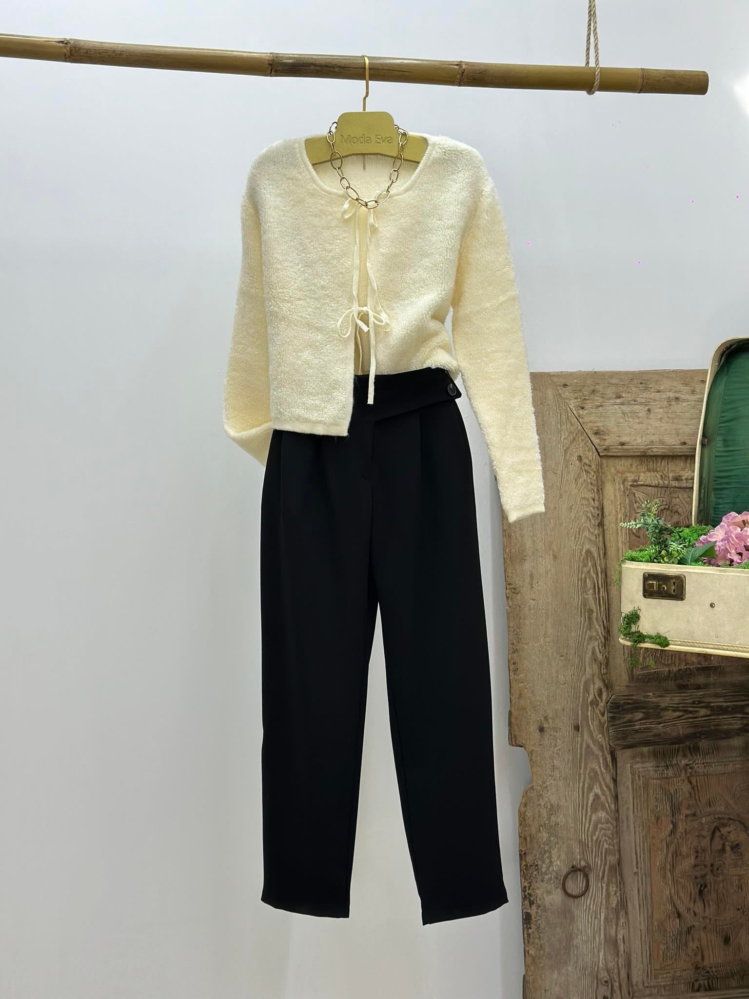 Siyah Çift Düğme Detaylı Pileli Tasarım Pantolon 