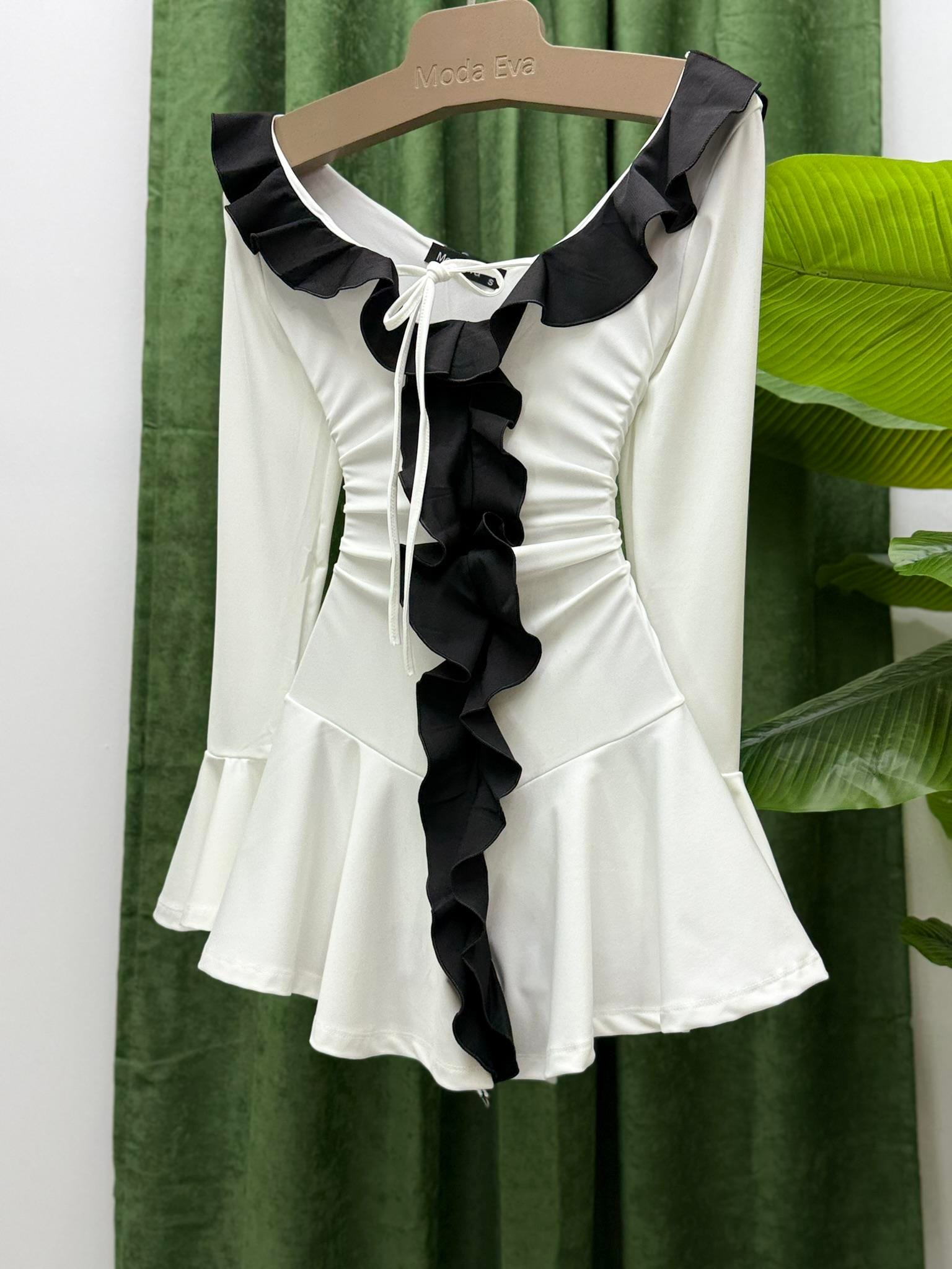 Siyah Fırfır Detaylı Eteği Volanlı Tasarım Elbise Beyaz