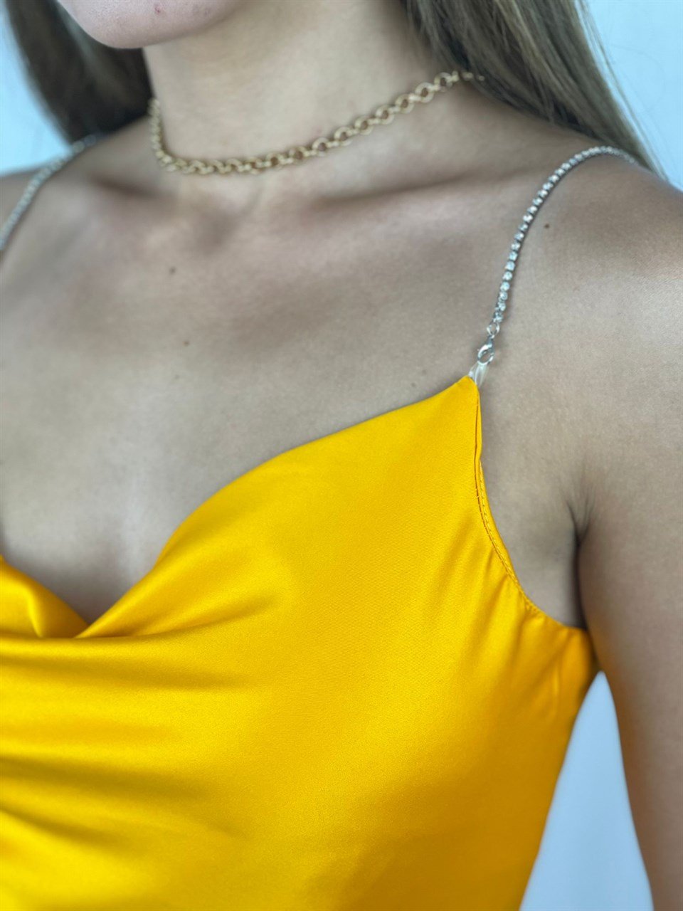 Taş-Askı-Detaylı-Saten-Kumaş-Elbise