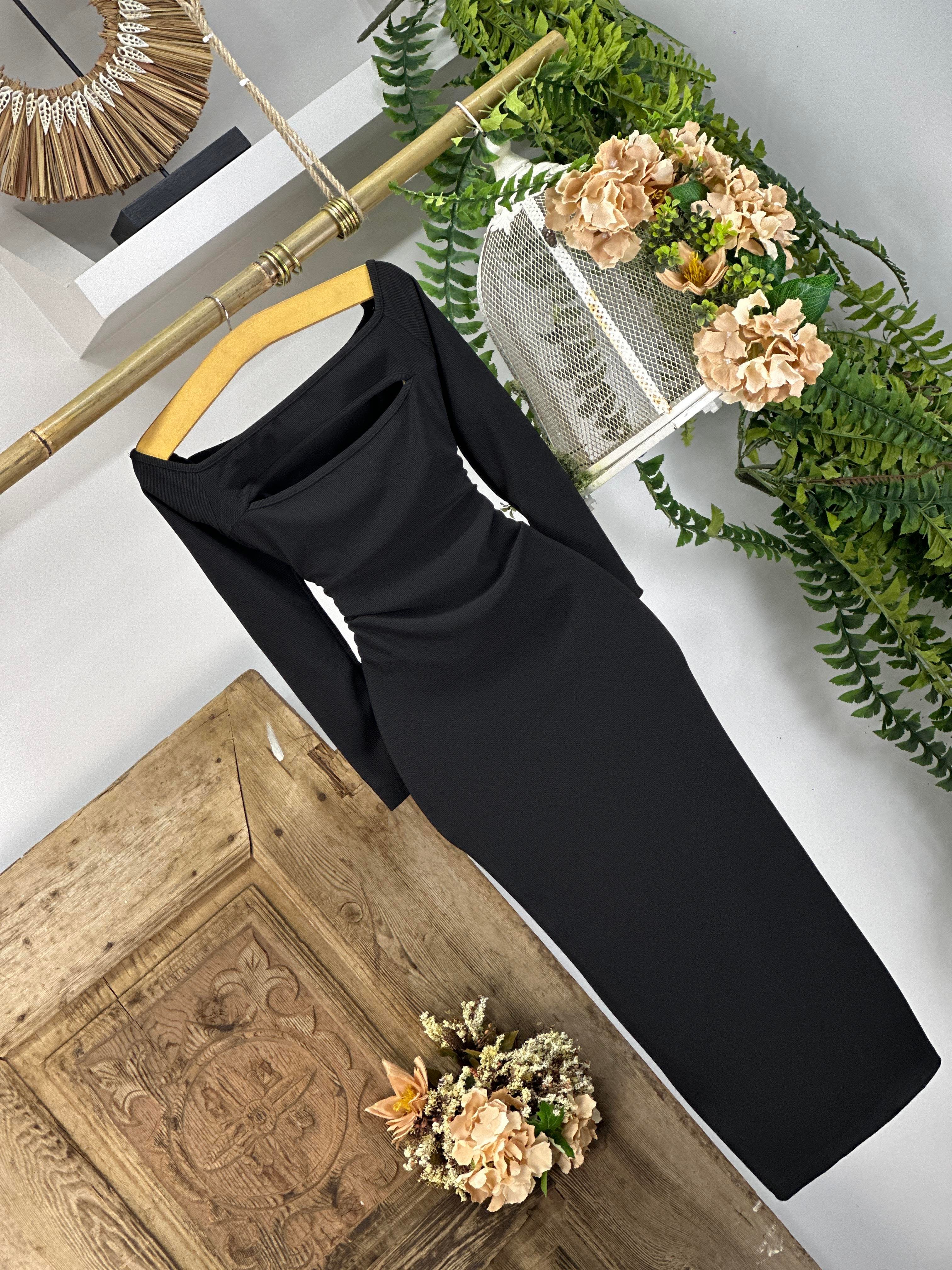 Toparlayıcı Ottoman Kumaş Damla Yaka Uzun Siyah Elbisemiz