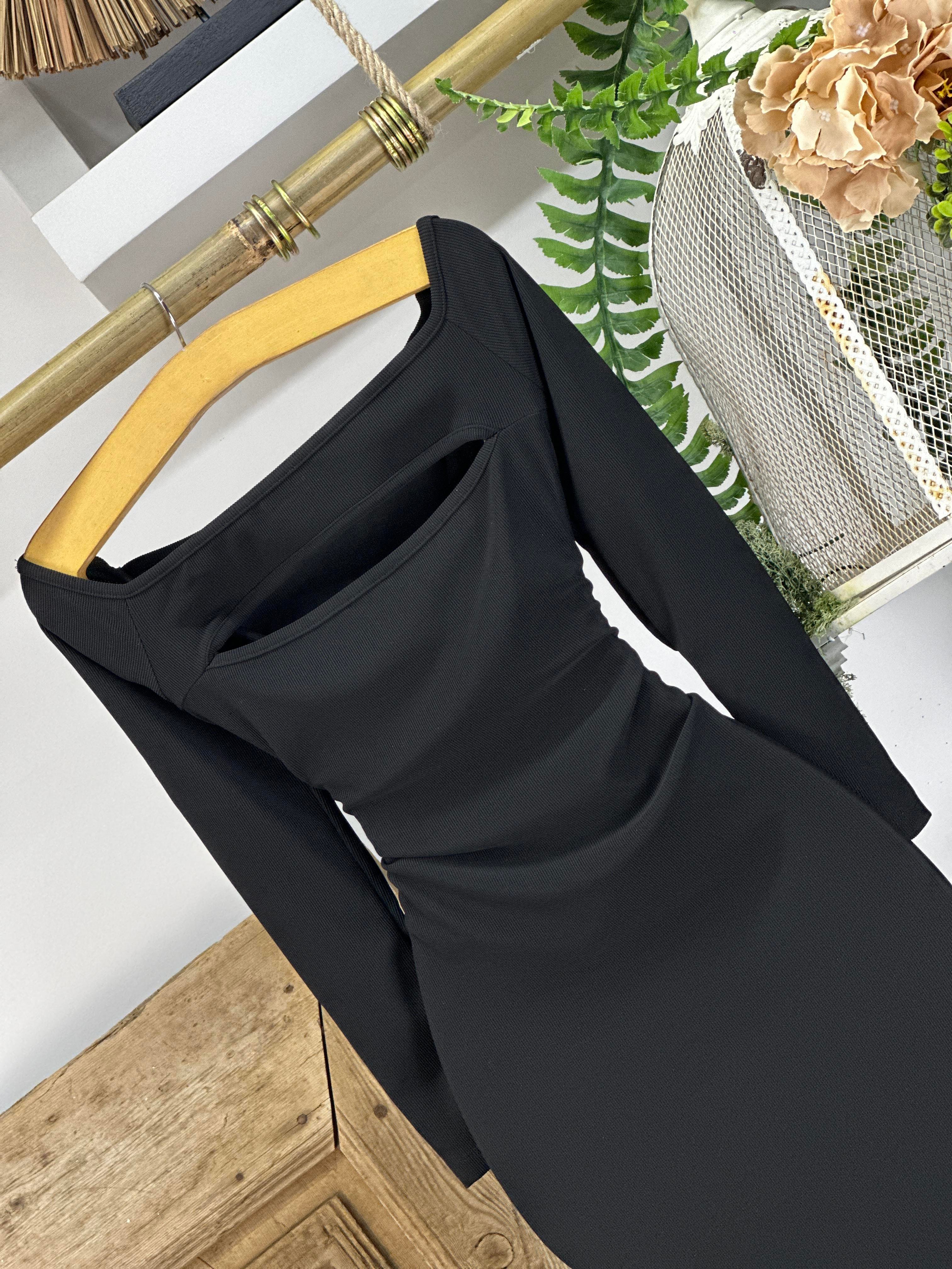 Toparlayıcı Ottoman Kumaş Damla Yaka Uzun Siyah Elbisemiz