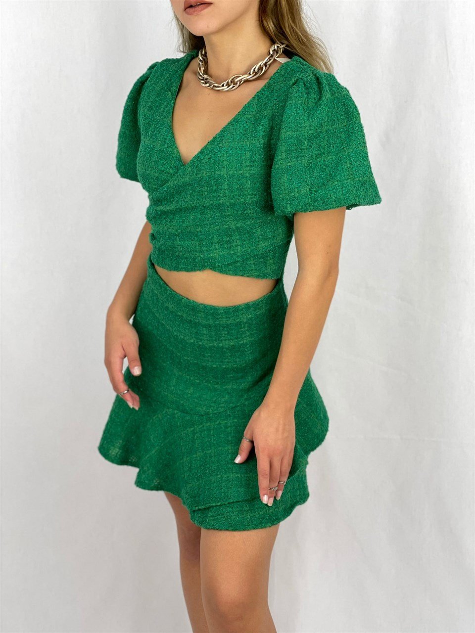 Tuvit Kumaş Balon Kol Bel Dekolteli Volanlı Elbise