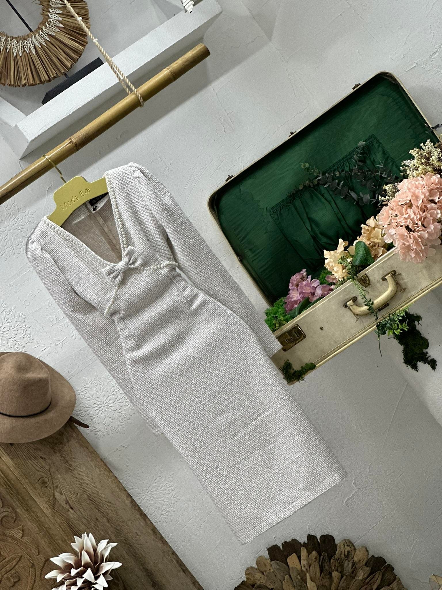 Tuvit Kumaş İnci Detay Tasarım Kalem Beyaz Elbise 