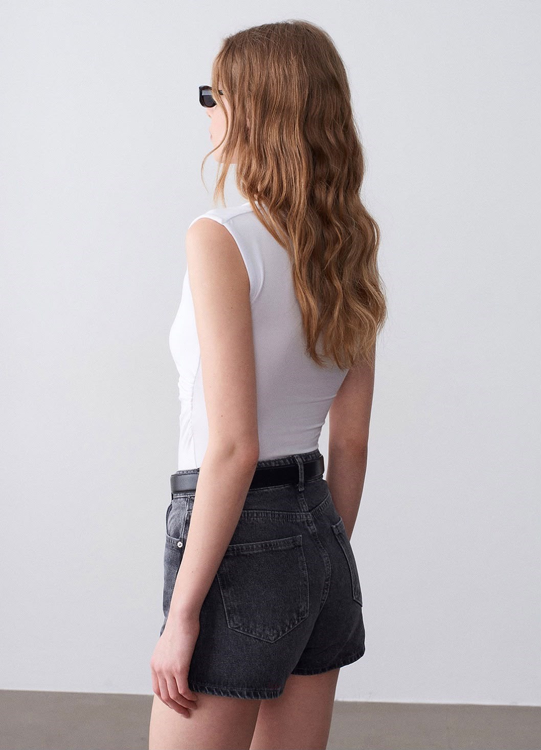 V Yaka Drape Detaylı Bluz Beyaz