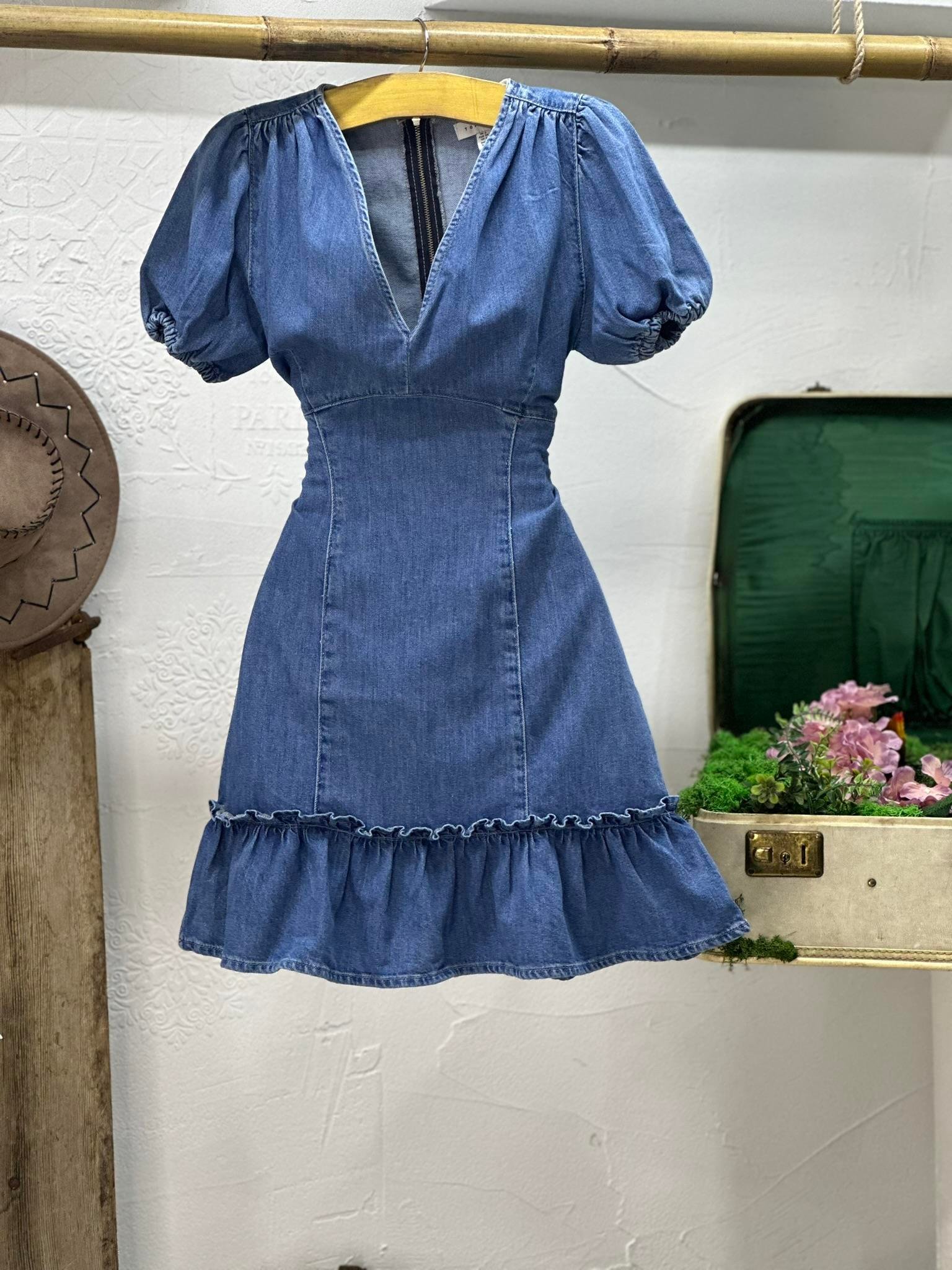 V Yaka Eteği Fırfırlı Jean Elbise