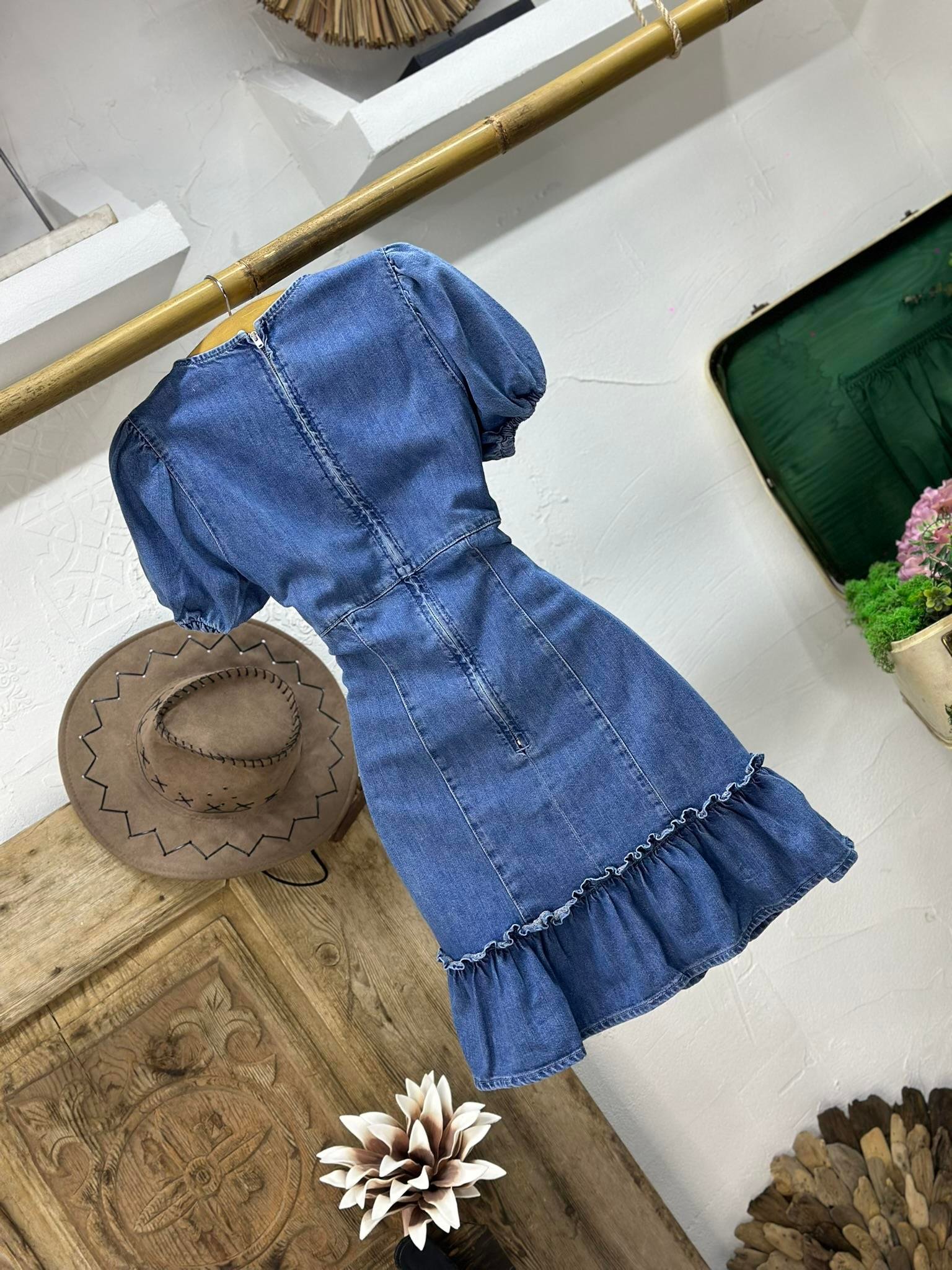 V Yaka Eteği Fırfırlı Jean Elbise