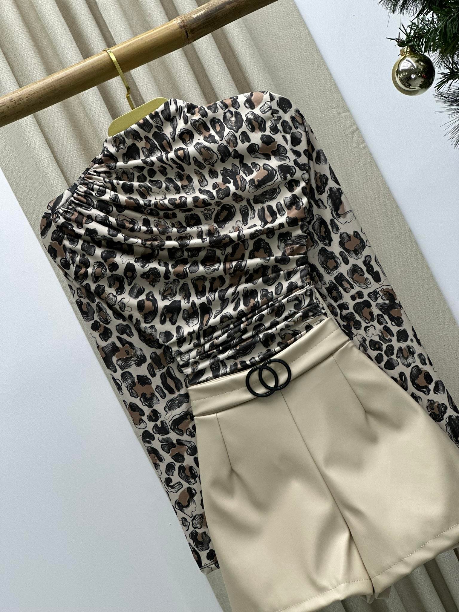 Vegan Deri Halka Detay Şort Krem