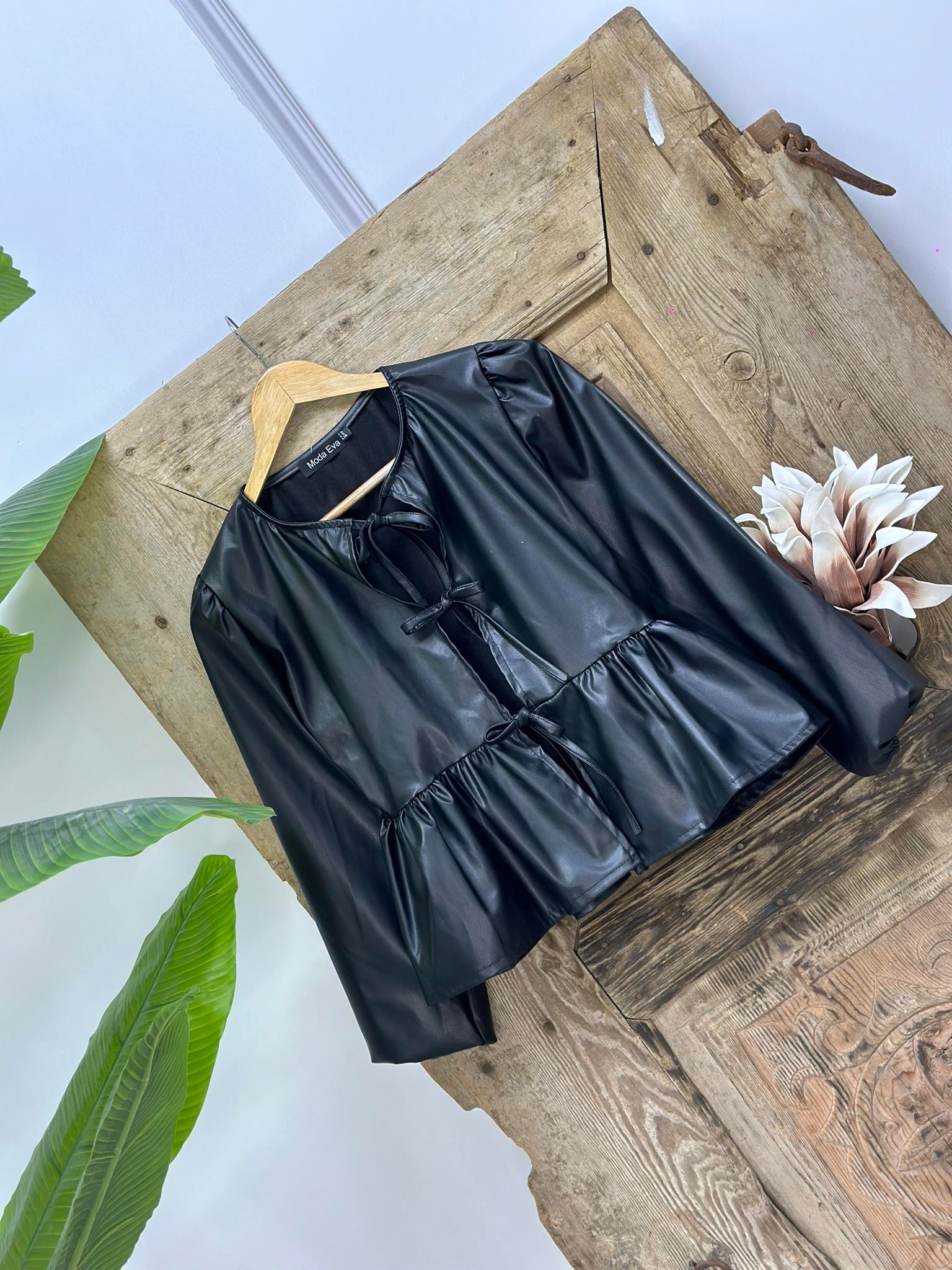 Vegan Deri Kumaş Bağlama Detay Gömlek