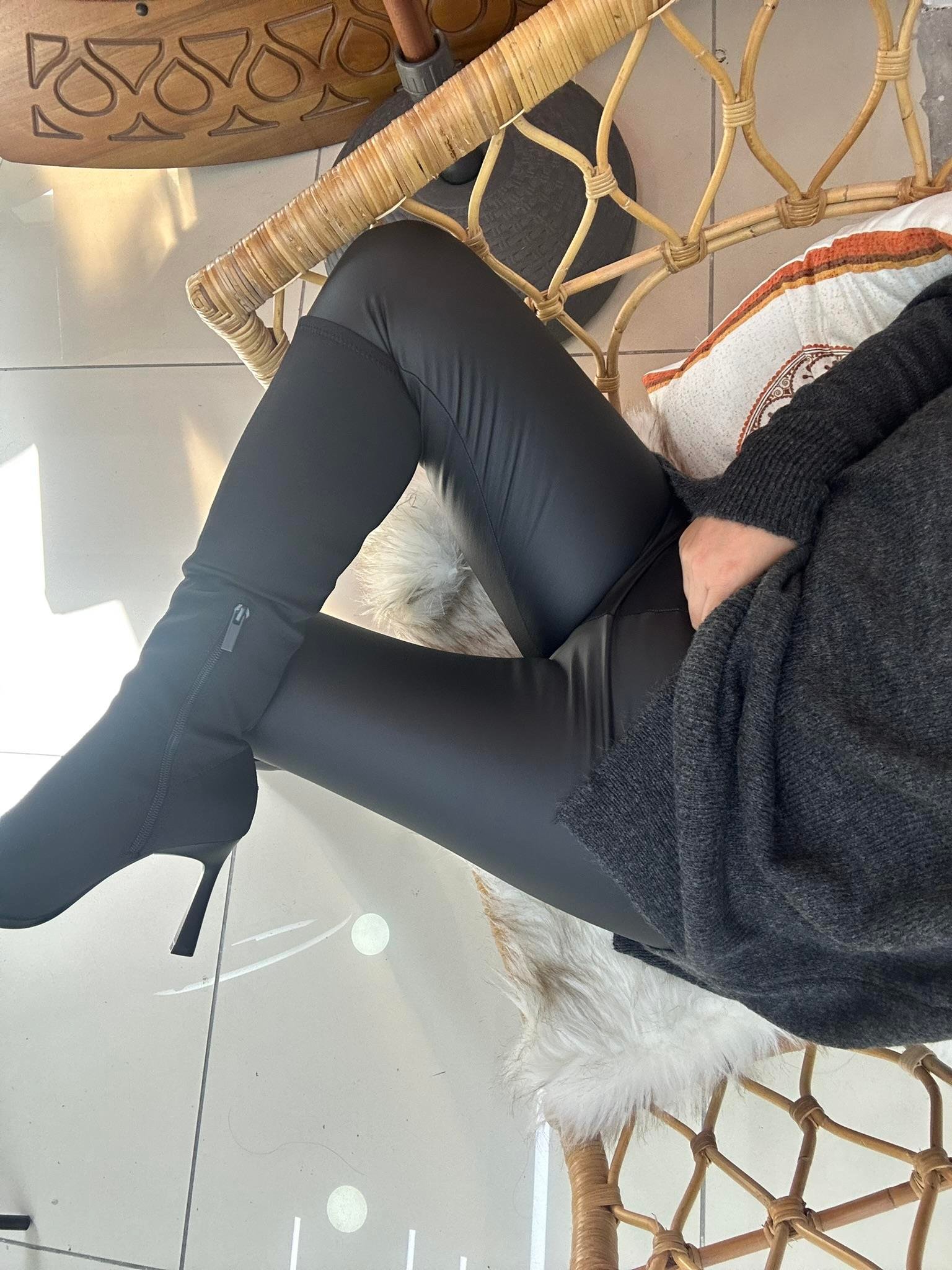 Vegan Deri Kumaş İçi Şardonlu Yüksek Bel Tayt