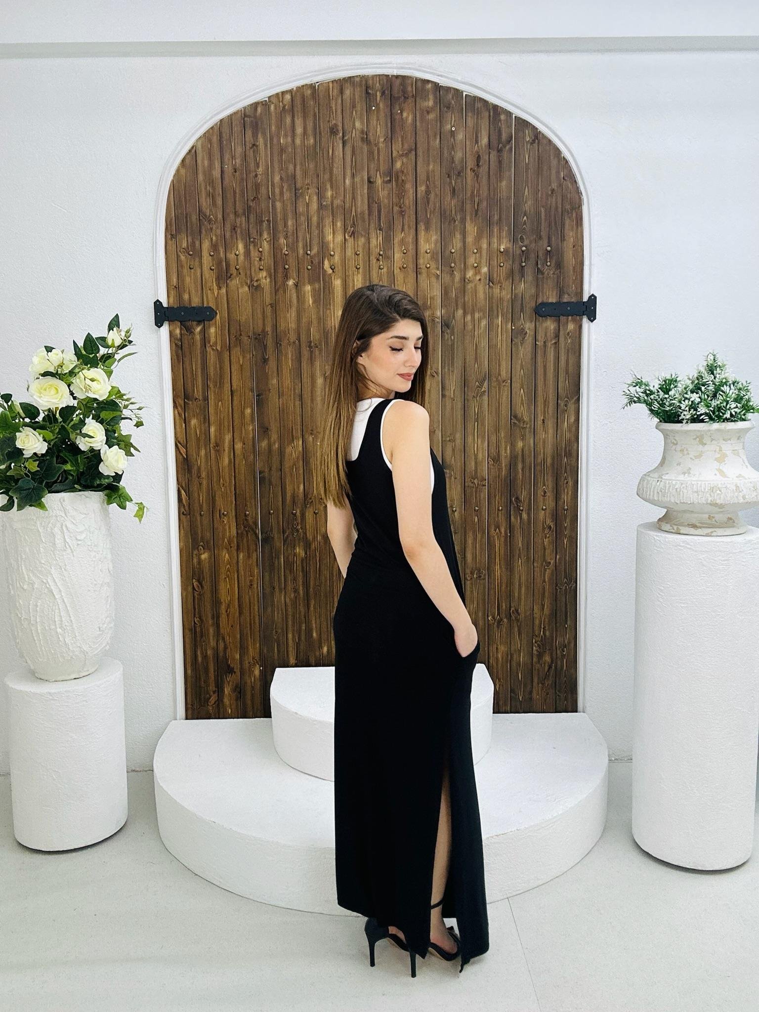 Viskon Kumaş Yan Yırtmaçlı Uzun Siyah Beyaz Elbise