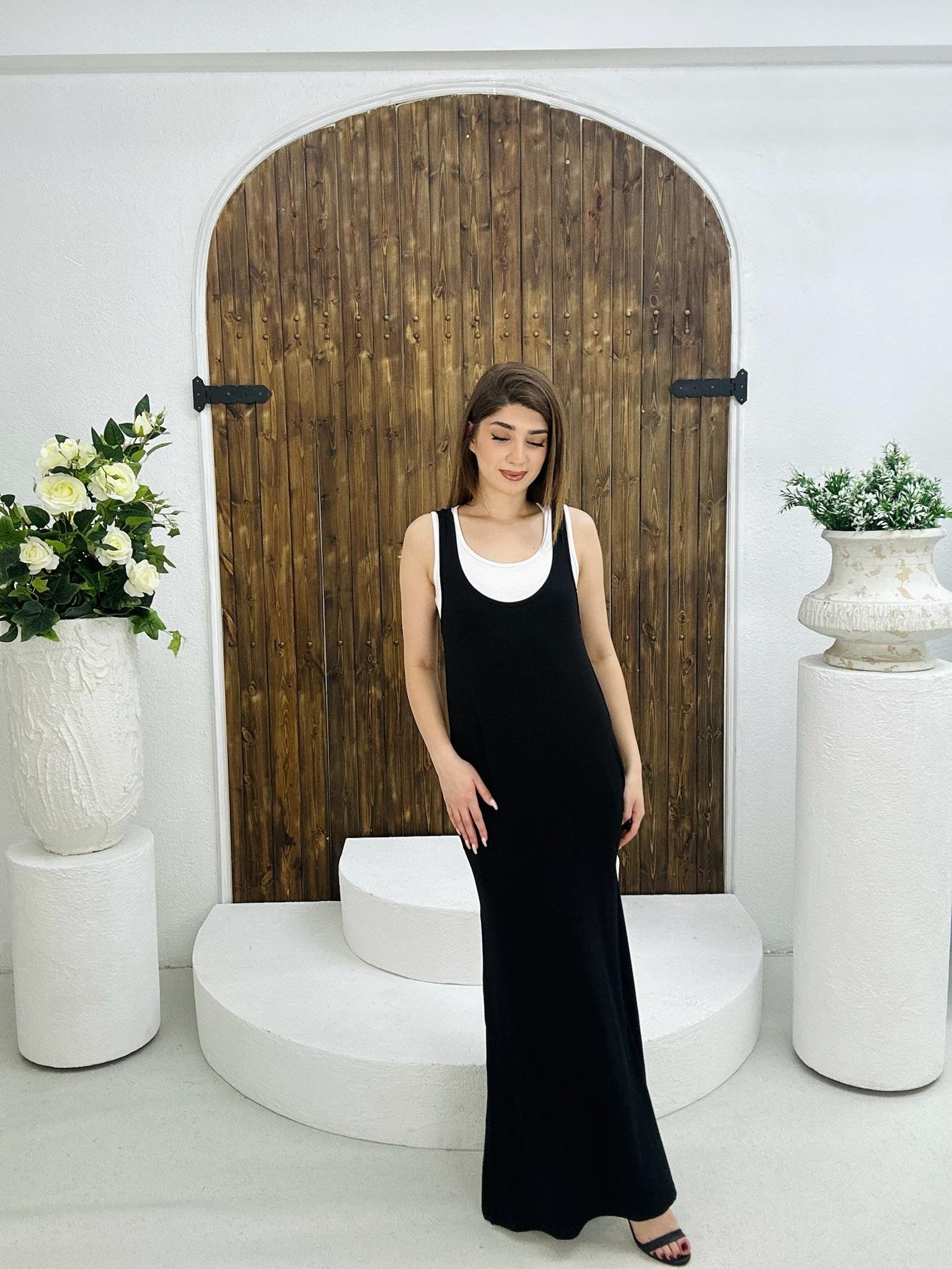 Viskon Kumaş Yan Yırtmaçlı Uzun Siyah Beyaz Elbise