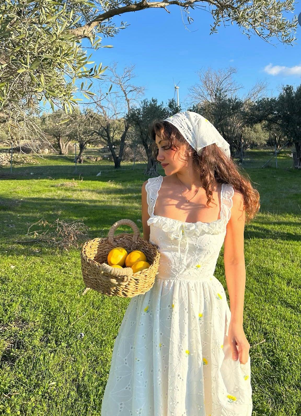 Vual Brode Kumaş Nakışlı Gipe Detay Tasarım Uzun Beyaz Elbise