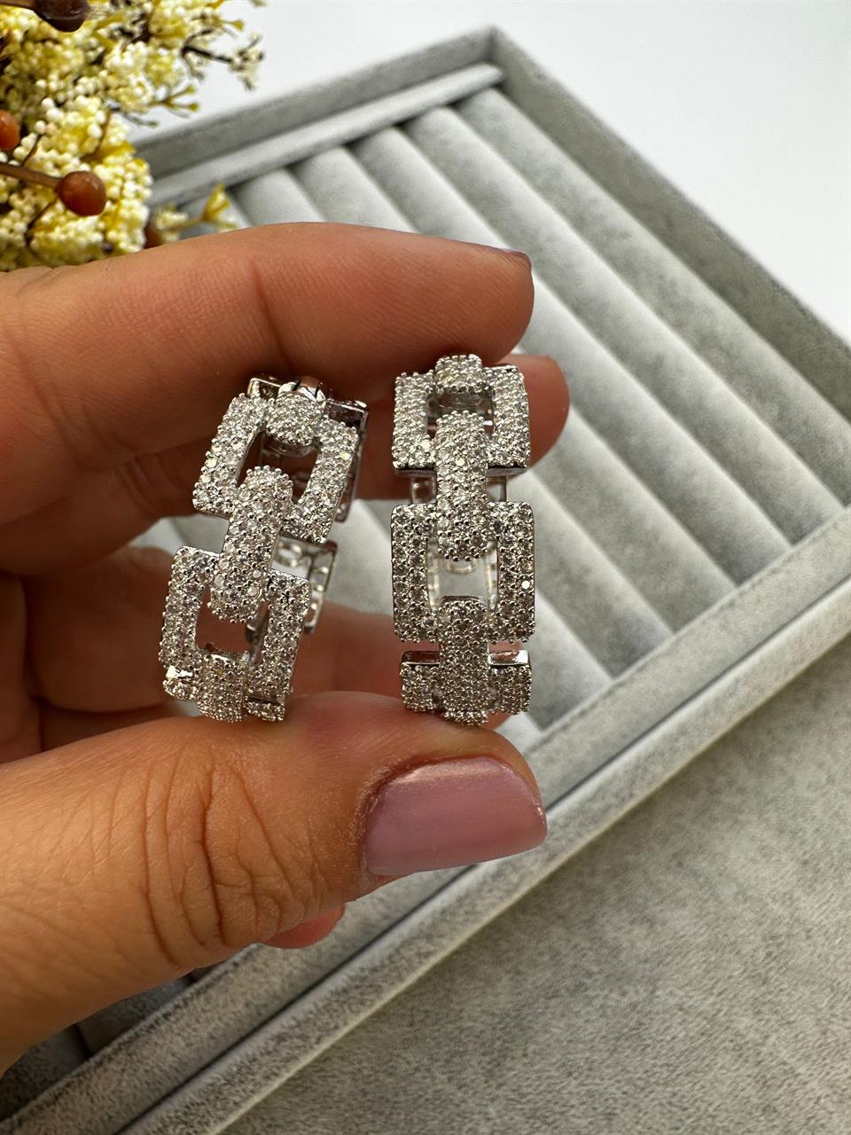 Xuping Özel Seri Zirkon Taşlı Büyük Halka Küpe 