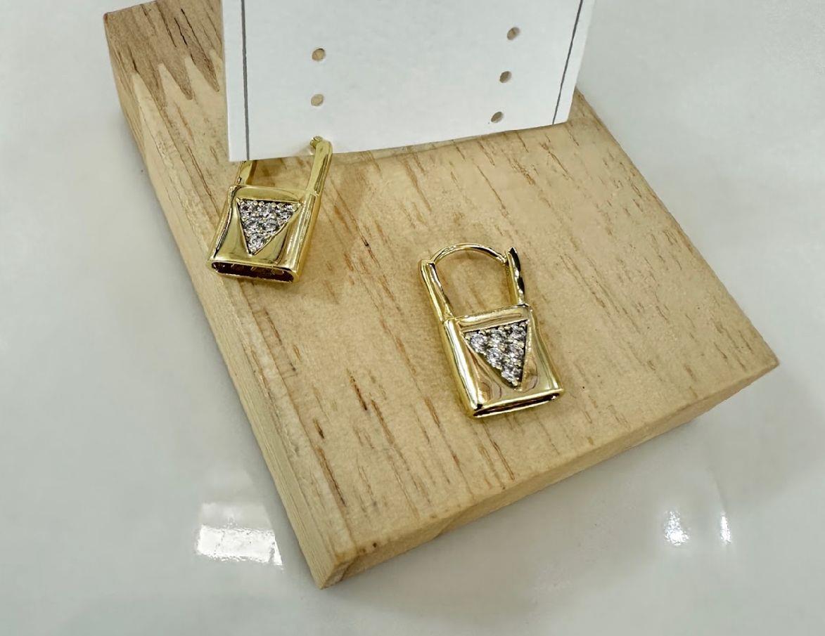 Xuping Zirkon Taşlı Kilit Çelik Küpe