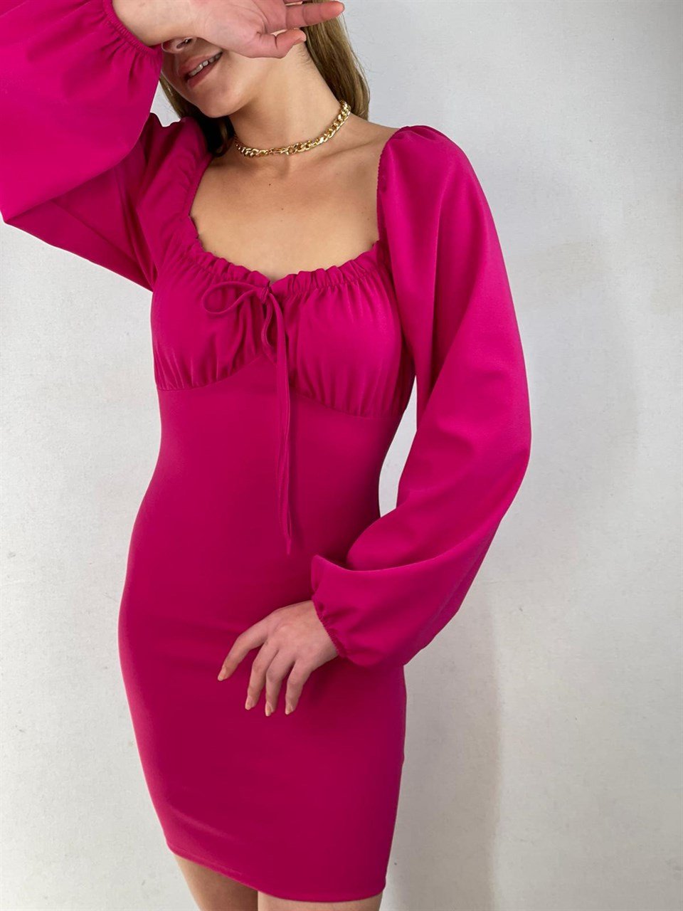 Yakası Büzgülü Crep Dokuma Kumaş Elbise