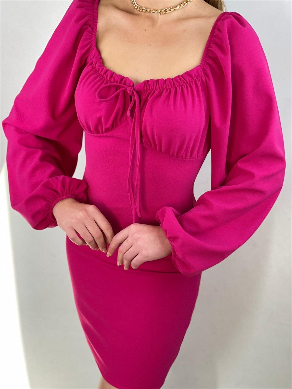 Yakası Büzgülü Crep Dokuma Kumaş Elbise