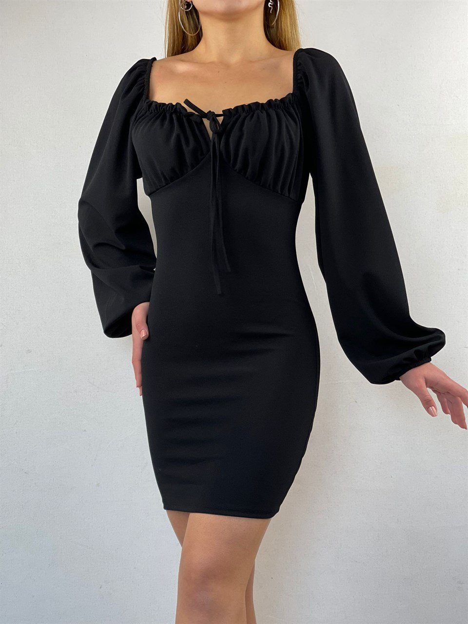 Yakası Büzgülü Crep Dokuma Kumaş Elbise