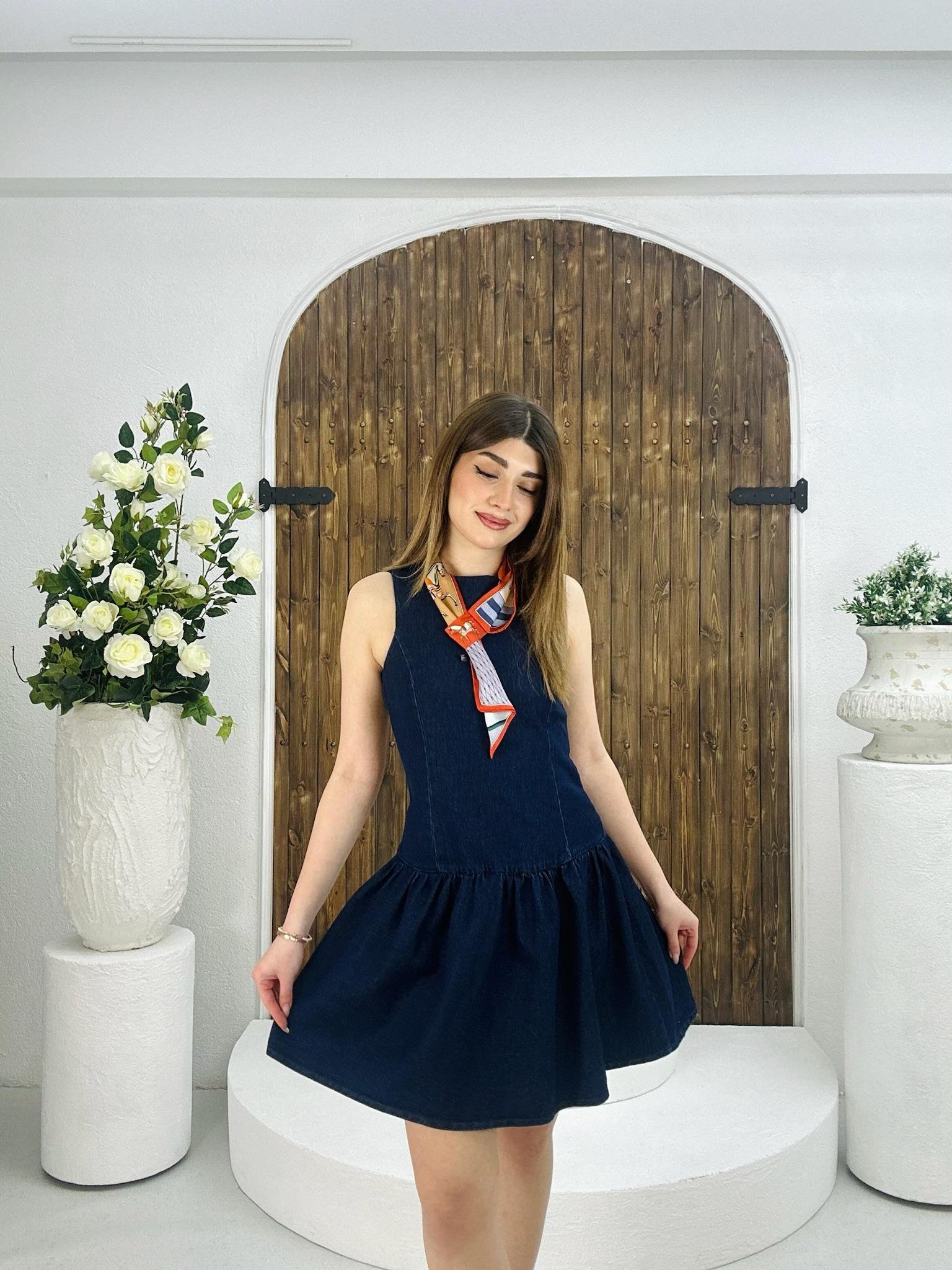 Yuvarlak Yaka Eteği Büzgü Dikişli Jean Elbise