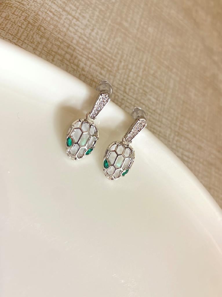 Zirkon Taşlı Altın Kaplama Snake  Çelik Küpe