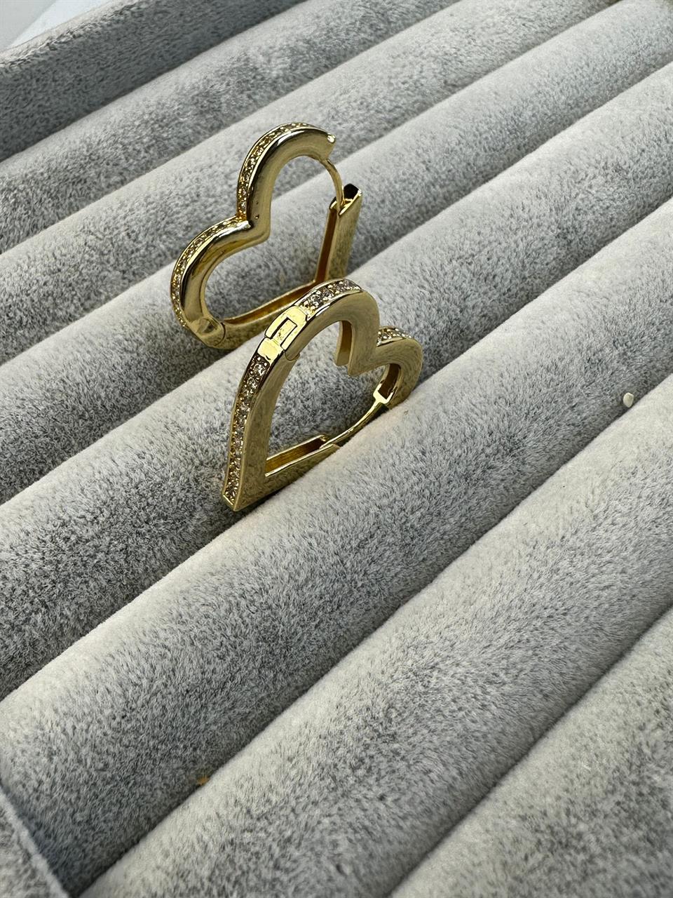 Zirkon Taşlı Tasarım Kalpli Halka Küpe 