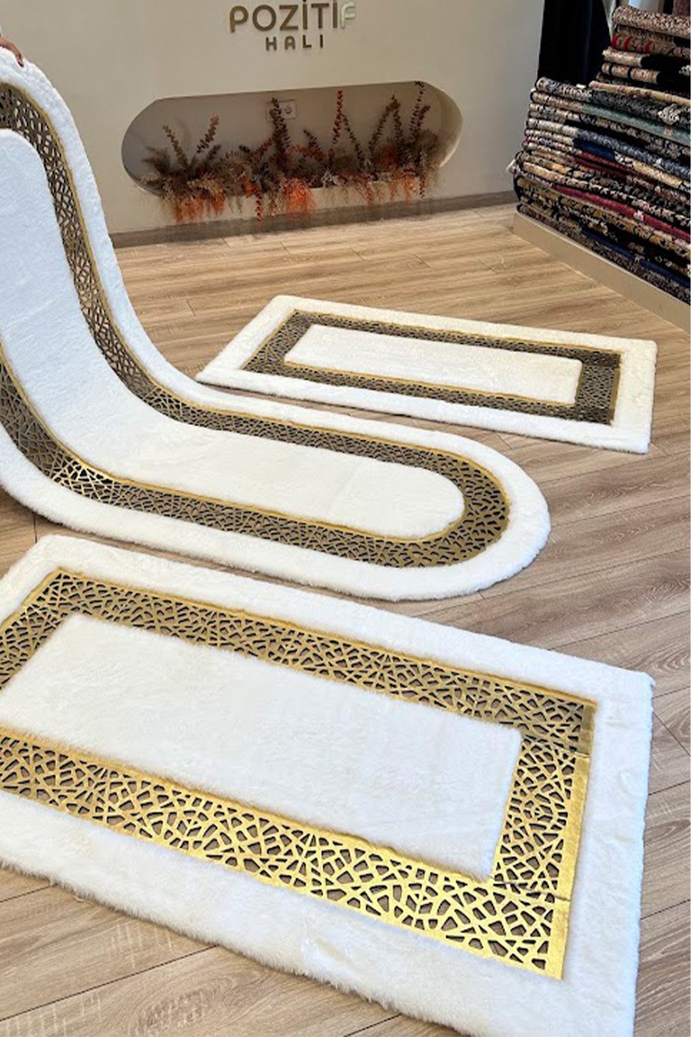 Beyaz Gold Şahmeran Kadife Yumuşaklığında Tavşan Tüyü Oval Halı