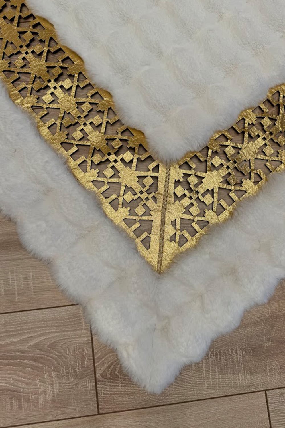 Beyaz Gold Şahmeran Ortası Desenli Kadife Yumuşaklığında Tavşan Tüyü Halı