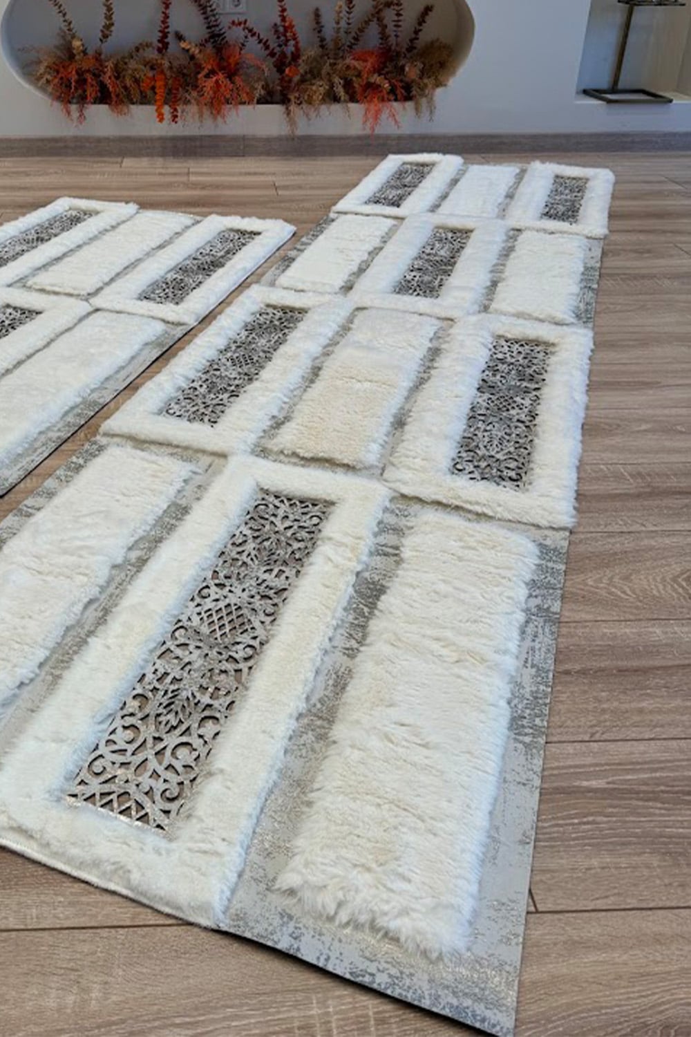 Beyaz Gümüş Şahmeran Dama Desenli Kadife Yumuşaklığında Tavşan Tüyü Halı