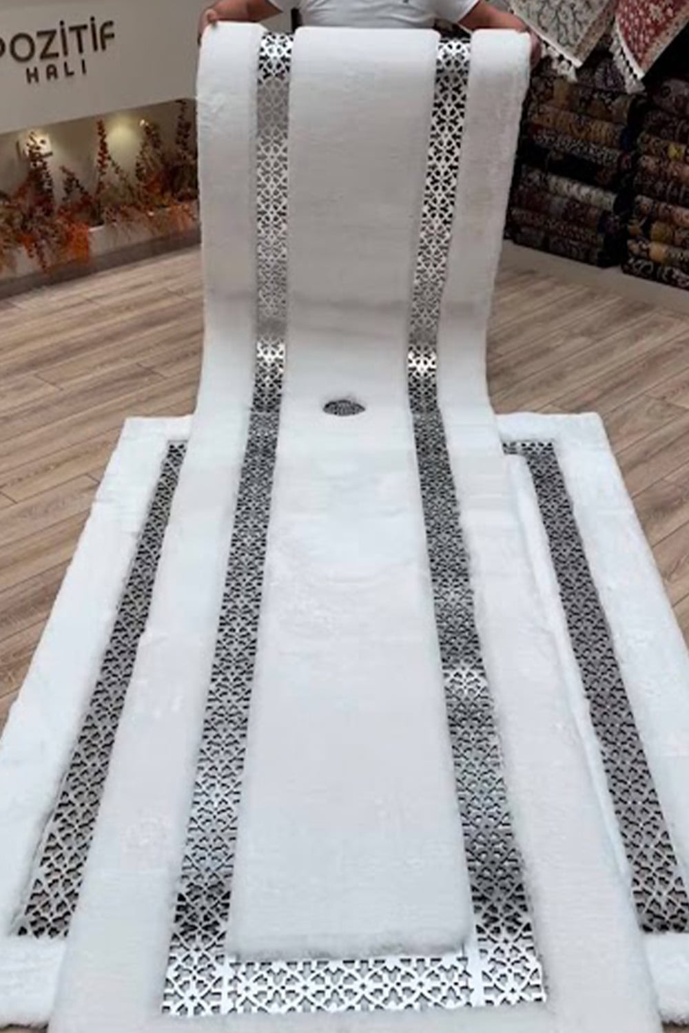Beyaz Gümüş Şahmeran Ortası Desenli Kadife Yumuşaklığında Tavşan Tüyü Halı