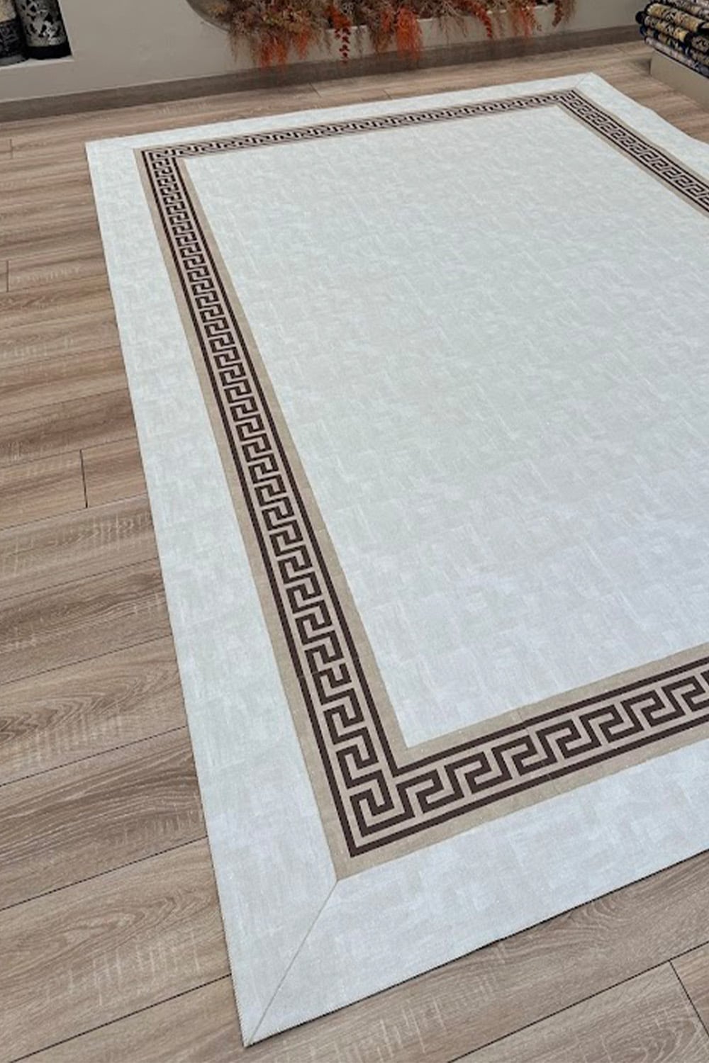 Beyaz Kahve Rono Meander Desenli Deri Halı