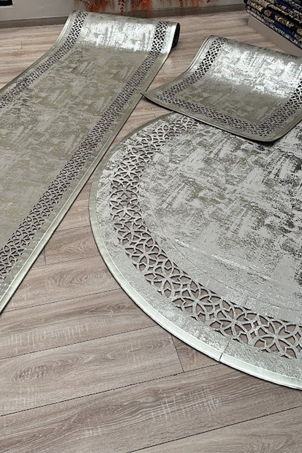 Gümüş Rono Deri Yuvarlak Halı