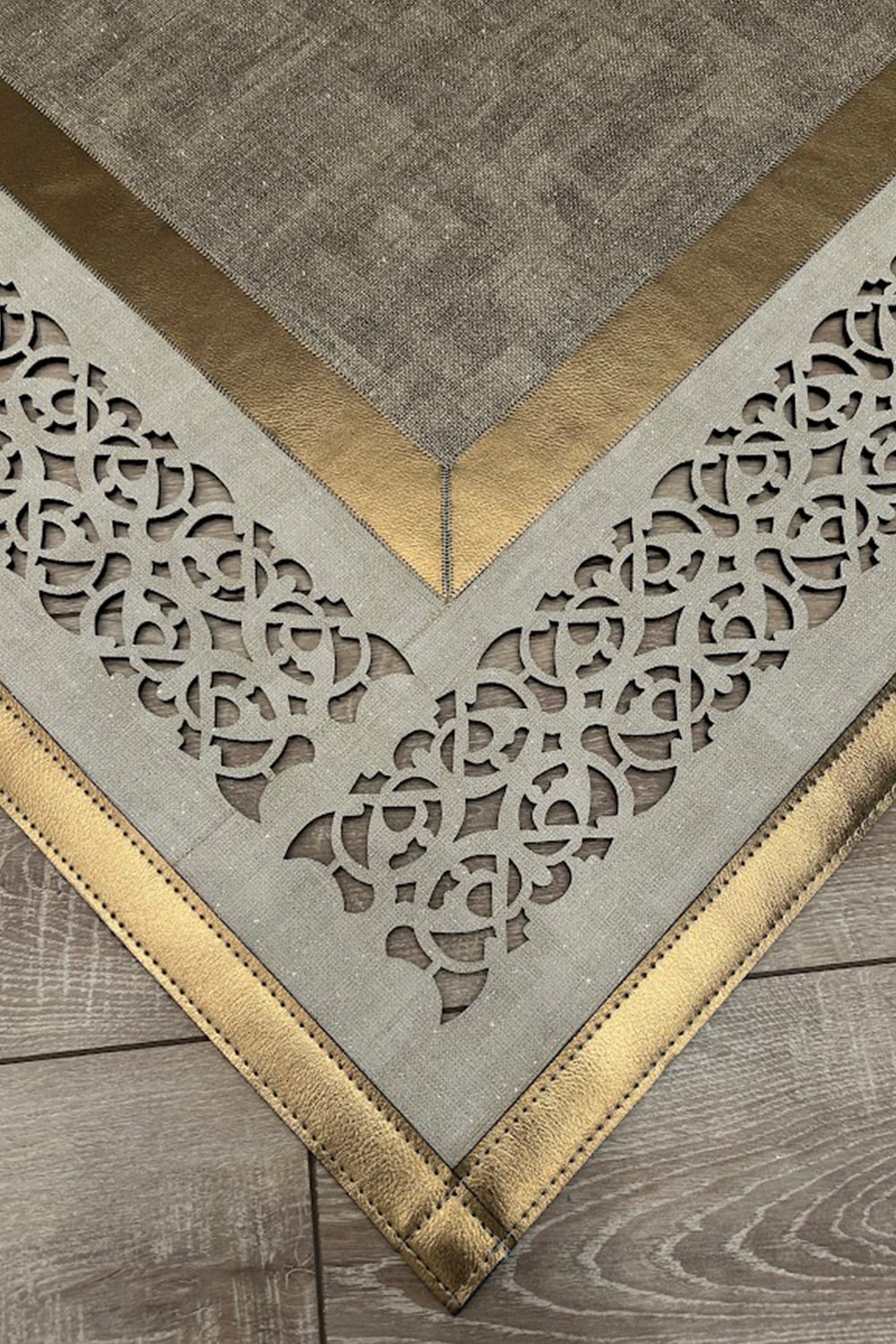 Kahve Gold Rono Oyma Motifli Deri Halı
