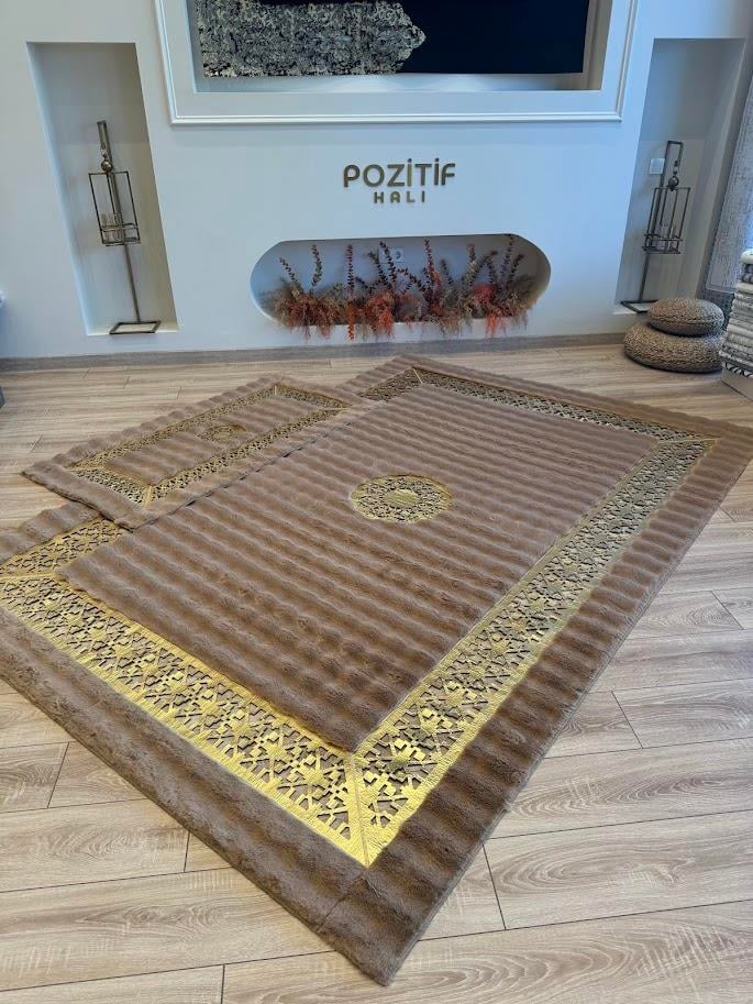 Yumuşak Yüzeyli Kaymaz Tabanlı Özel Şahmeran Serisi Halılar