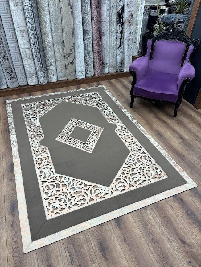 Yüzey Yapısı Deri ve Süetten Oluşan Lazer İşlemeli Dekoratif Halı