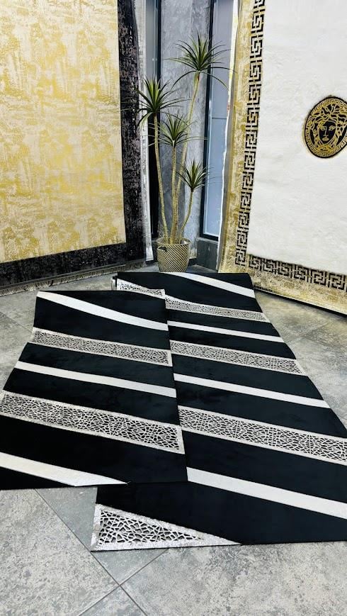 Yüzey Yapısı Deri ve Süetten Oluşan Lazer İşlemeli Dekoratif Halı