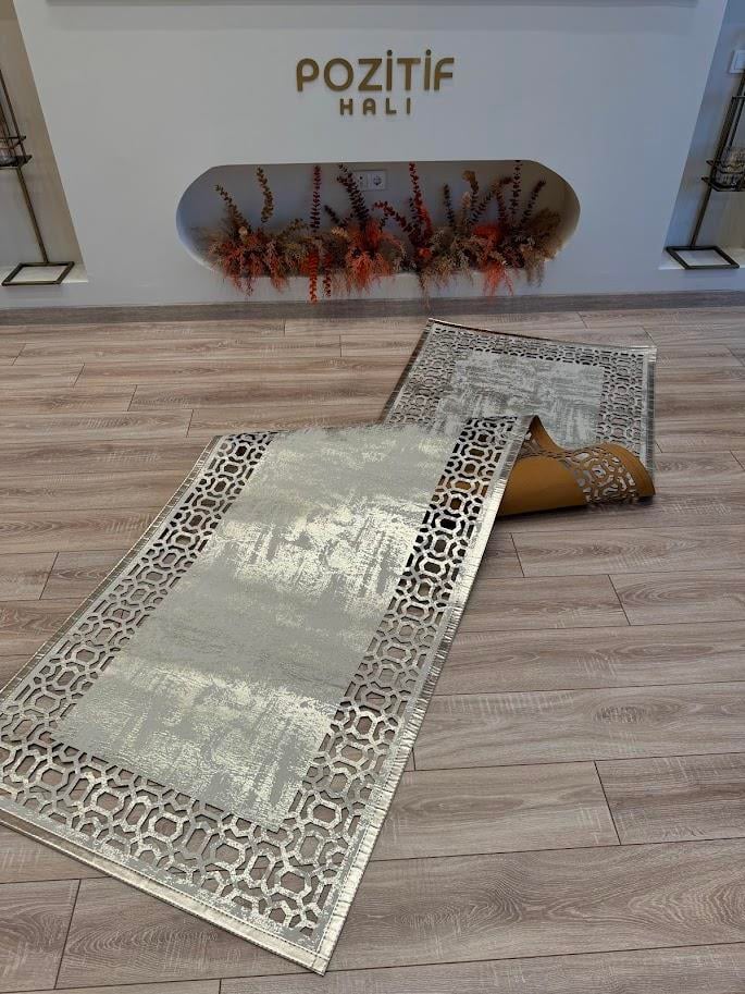 Yüzey Yapısı Deri ve Süetten Oluşan Lazer İşlemeli Dekoratif Halı
