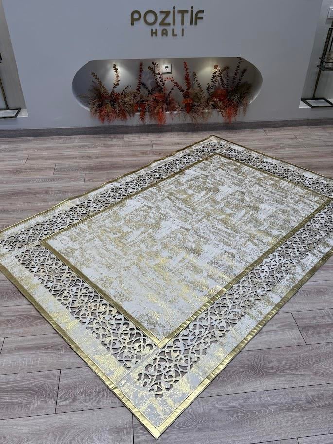 Yüzey Yapısı Deri ve Süetten Oluşan Lazer İşlemeli Dekoratif Halı