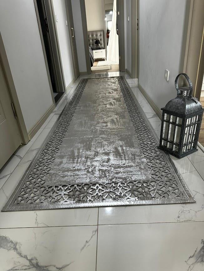 Yüzey Yapısı Deri ve Süetten Oluşan Lazer İşlemeli Dekoratif Halı
