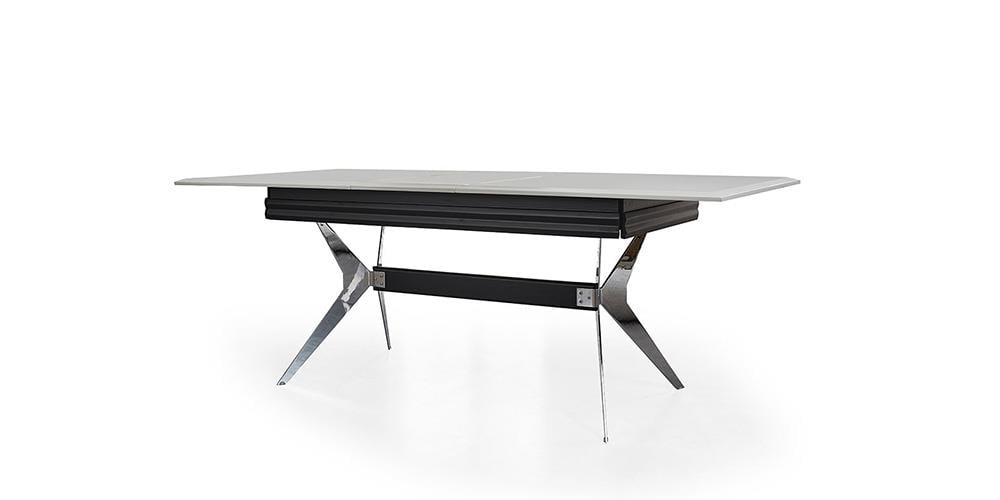 Barcelona Yemek Masası