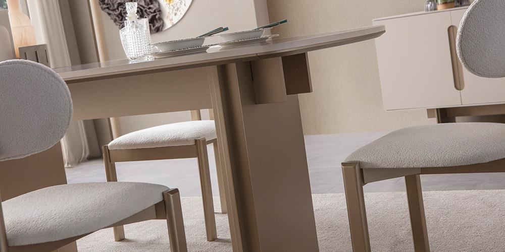 Maldiv Yemek Masası