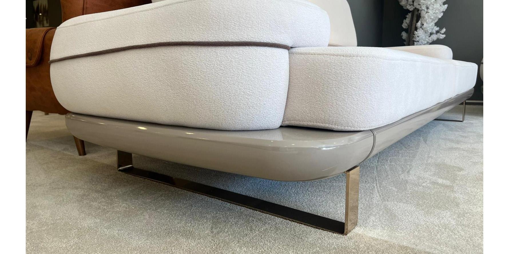 Tesla Üçlü Koltuk