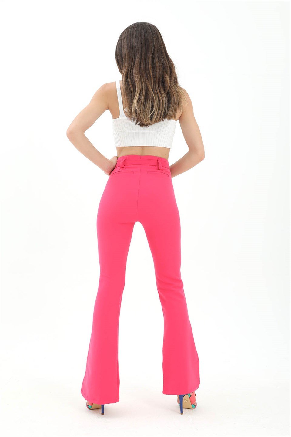 Kemerli Yanı Yırtmaçlı İspanyol Paça Atlas Kumaş Pantolon - Fuşya