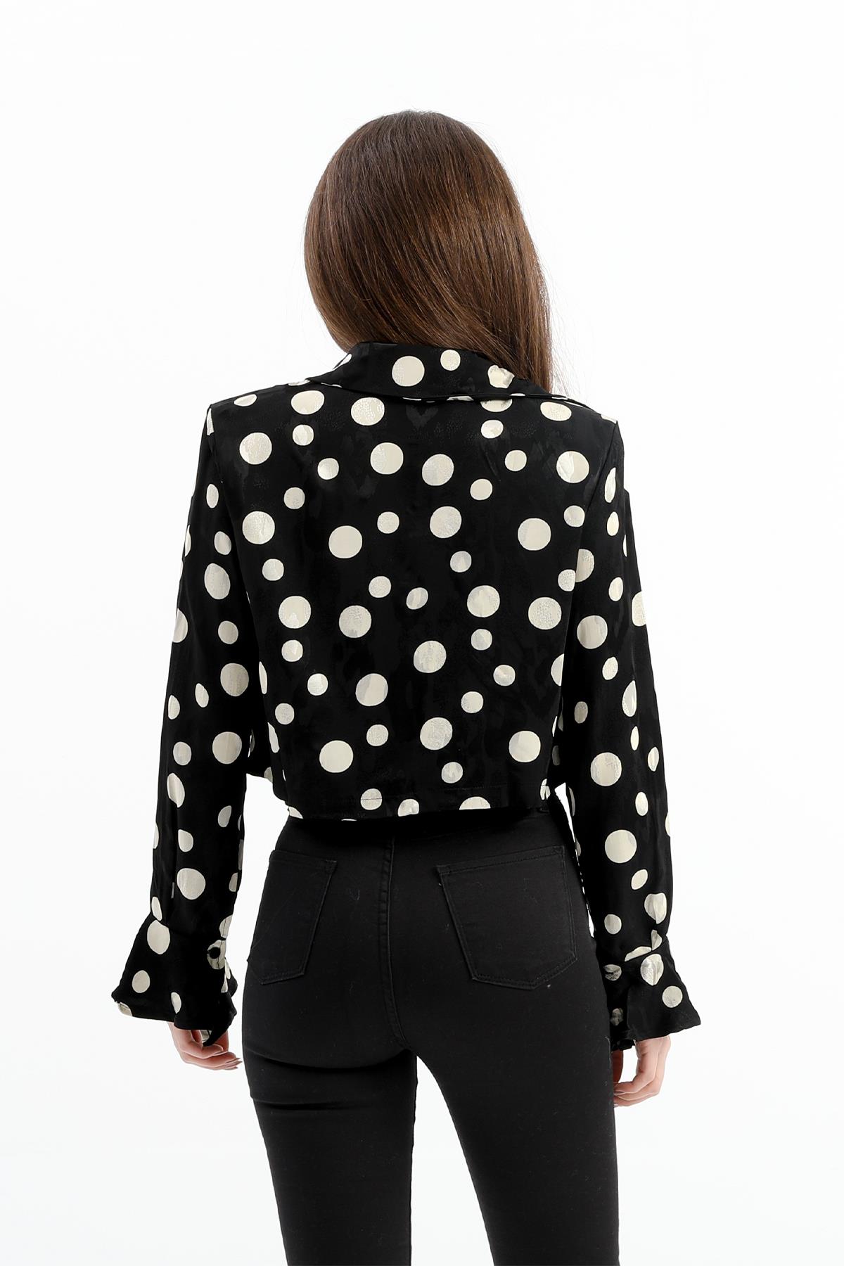 Omuzları Vatkalı Kolları Volanlı Puantiyeli Saten Gömlek - Siyah-Ekru